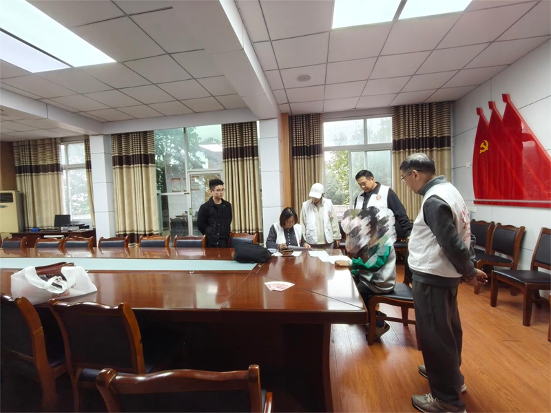 广安义工双线送资助 温情直达困境学子心