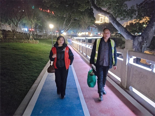 暖城守望,情系流浪-广安市思源社会工作服务中心街面巡查救助工作纪实