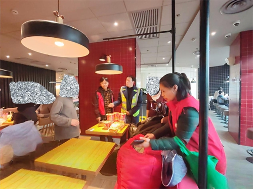 暖城守望护新春 街面巡查显担当