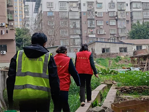 暖城守望显担当 街面救助见真情