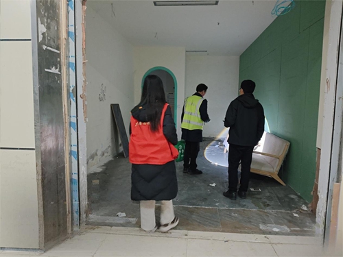 元宵三八暖城行 街面救助显担当-广安市思源社会工作服务中心开展“暖城守望”专项行动